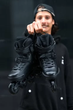 Powerslide Next Core Sort 80 Freeskates -Professionel butik med rulleskøjteudstyr powerslide next core black 80 freeskates m9