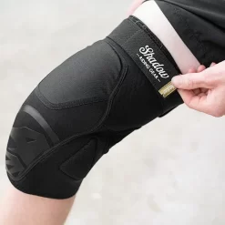 Shadow Super Slim V2 Knæbeskyttere -Professionel butik med rulleskøjteudstyr shadow super slim v2 knee pads y5